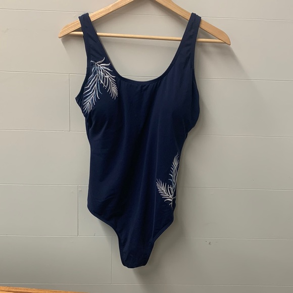 Ladies Large One pieces bathing suit - Picture 3 of 5